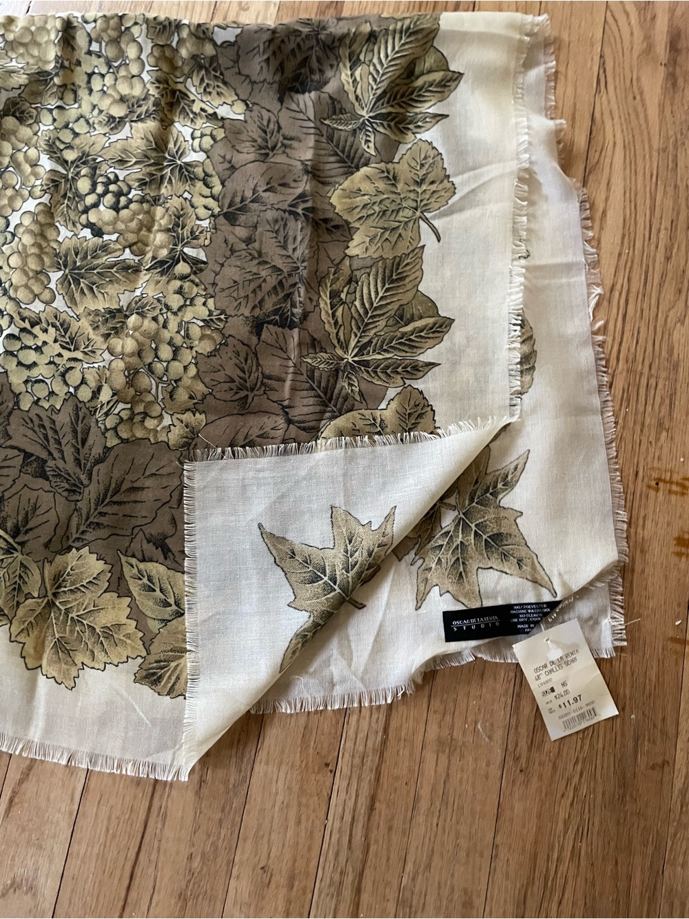 Oscar de la Renta Cream and Brown Leaf-Print Scarf